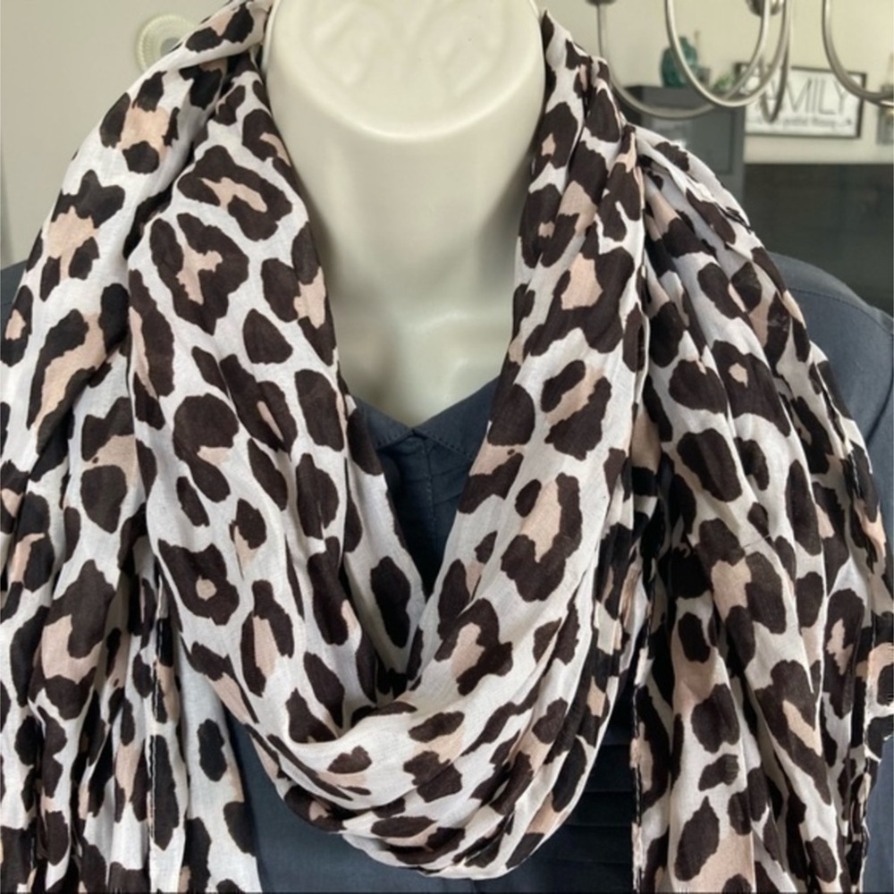 ✨ NEW Leopard Print Lightweight Scarf - Brown/Cream - Picture 4 of 8